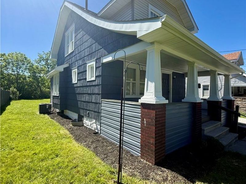 586 Brittain Road, Akron, OH 44305 Photo 2