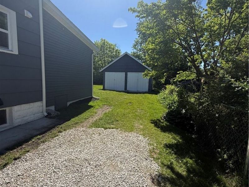 586 Brittain Road, Akron, OH 44305 Photo 3