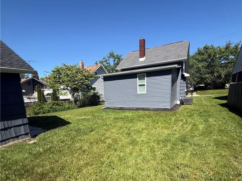 586 Brittain Road, Akron, OH 44305 Photo 4