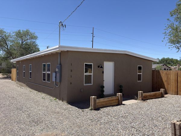 1319 15th Street NW, Albuquerque, NM 87104