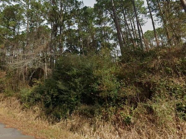 W Pine Street, Ocean Springs, MS 39564