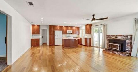 8986 W Lansdowne Court, Elk Grove, CA 95624 Photo