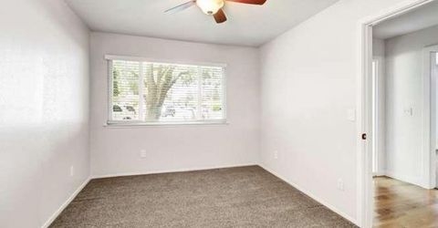 8986 W Lansdowne Court, Elk Grove, CA 95624 Photo