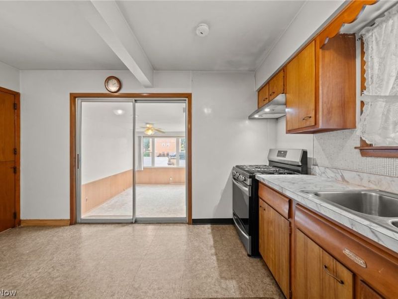 2129 Silverdale Avenue, Cleveland, OH 44109 Photo 8