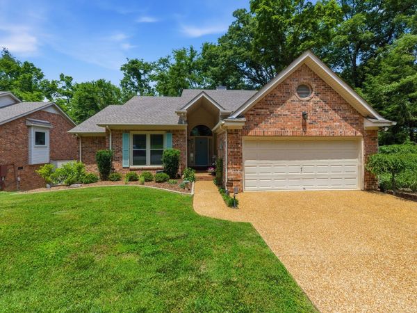 105 Stoneway Close, Nashville, TN 37209