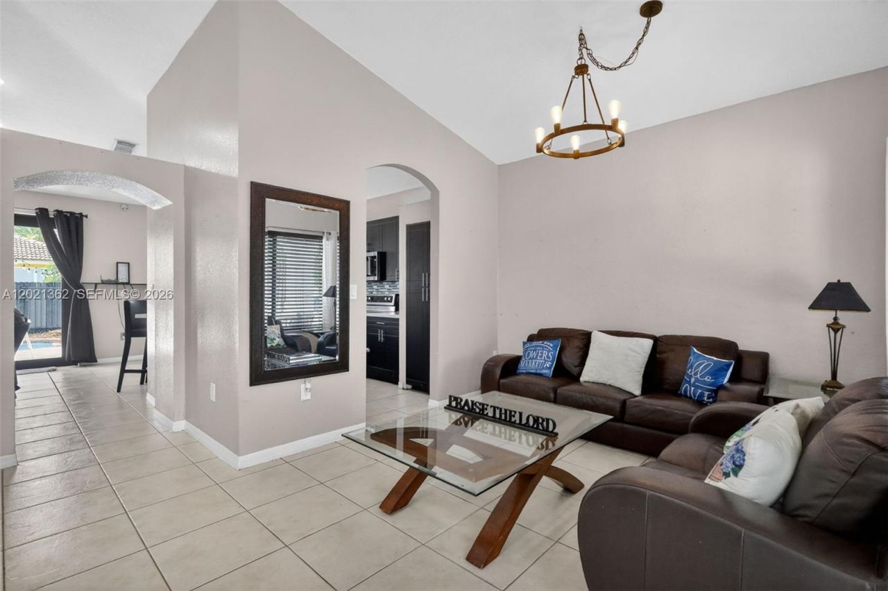 8892 NW 167th St, Miami Lakes, FL 33018 Photo