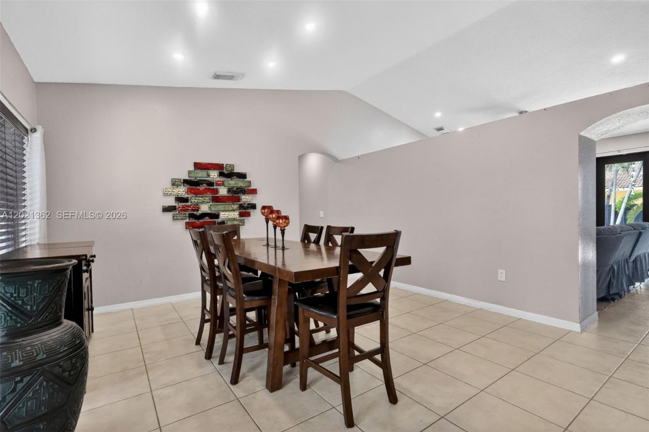 8892 NW 167th St, Miami Lakes, FL 33018 Photo