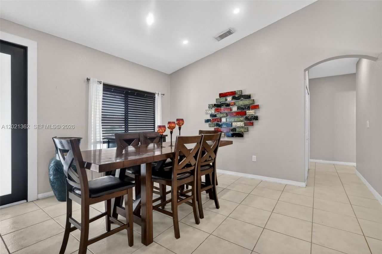 8892 NW 167th St, Miami Lakes, FL 33018 Photo
