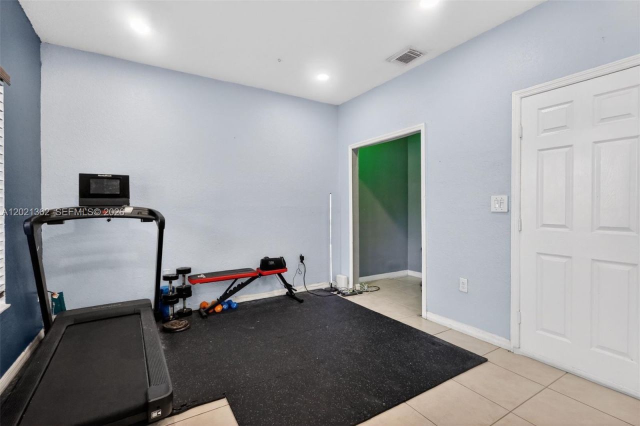 8892 NW 167th St, Miami Lakes, FL 33018 Photo