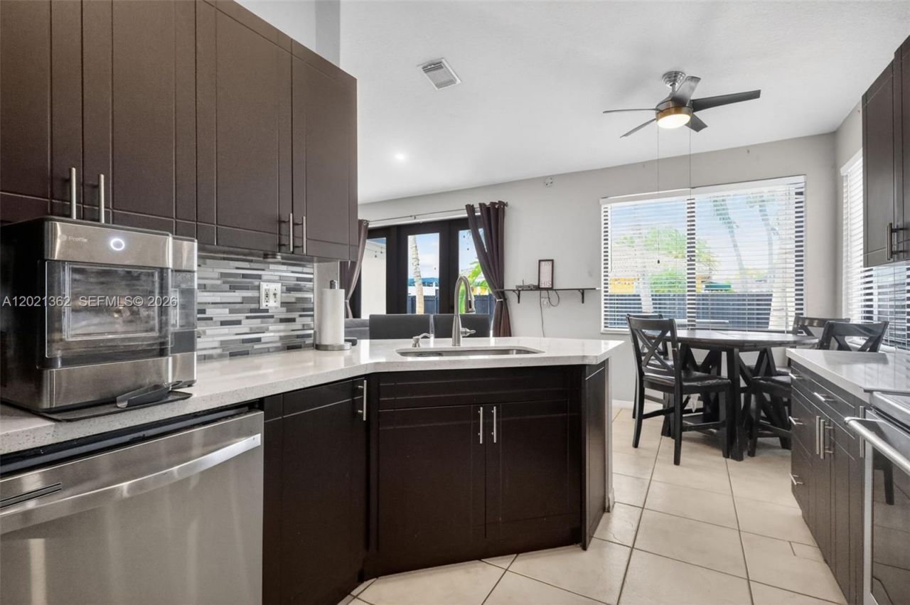 8892 NW 167th St, Miami Lakes, FL 33018 Photo