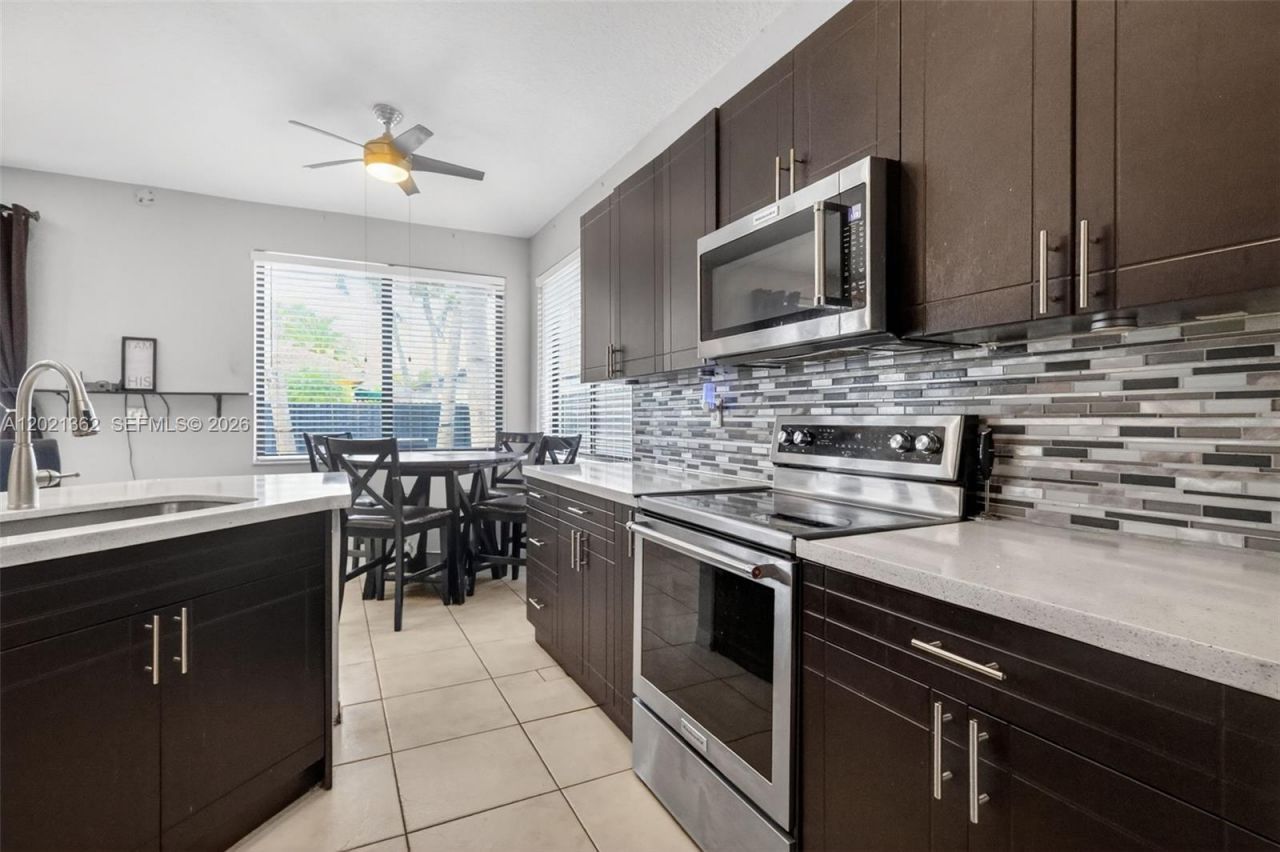 8892 NW 167th St, Miami Lakes, FL 33018 Photo