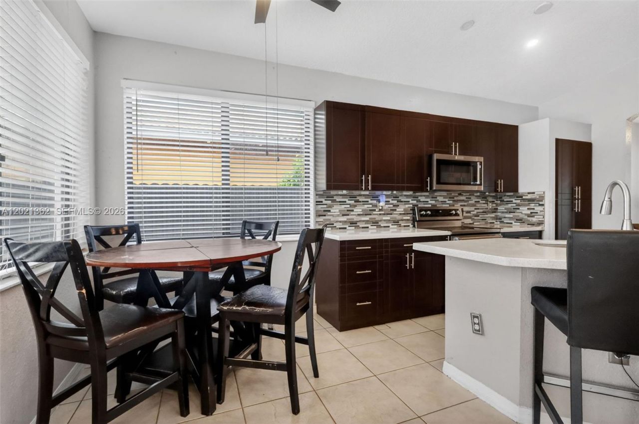 8892 NW 167th St, Miami Lakes, FL 33018 Photo
