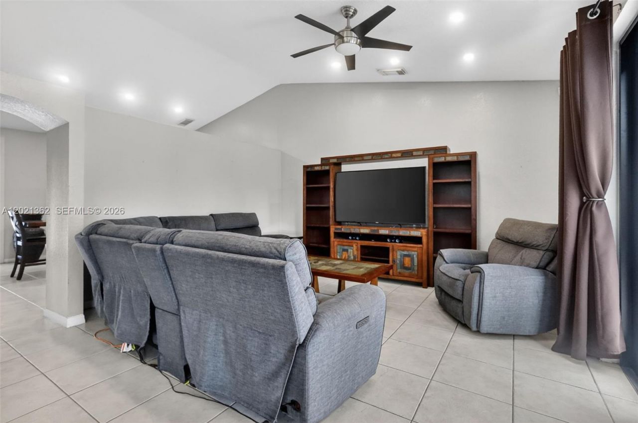 8892 NW 167th St, Miami Lakes, FL 33018 Photo