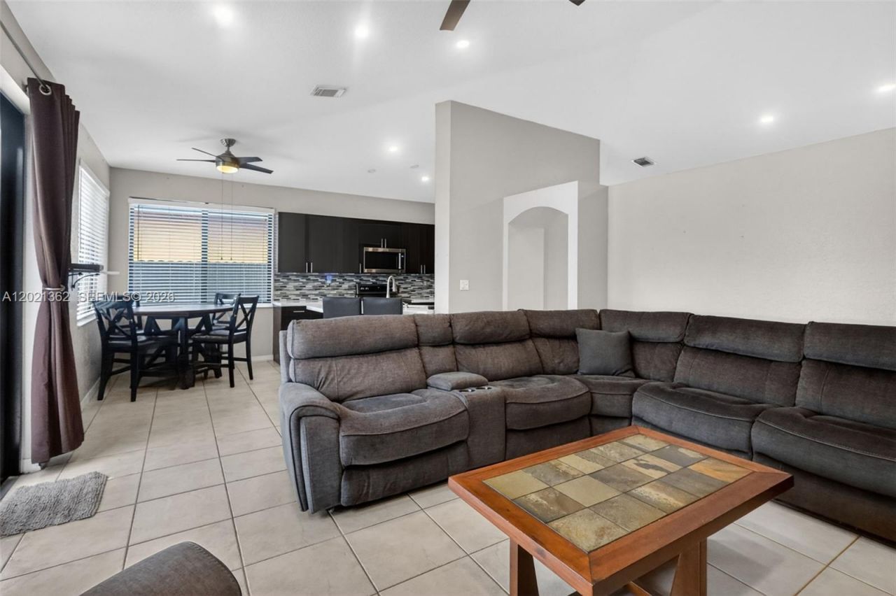 8892 NW 167th St, Miami Lakes, FL 33018 Photo