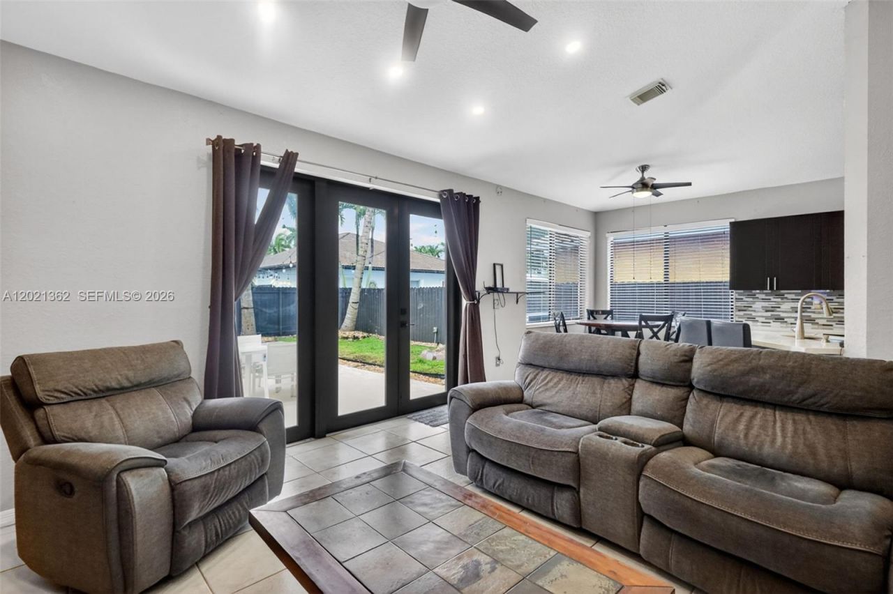 8892 NW 167th St, Miami Lakes, FL 33018 Photo