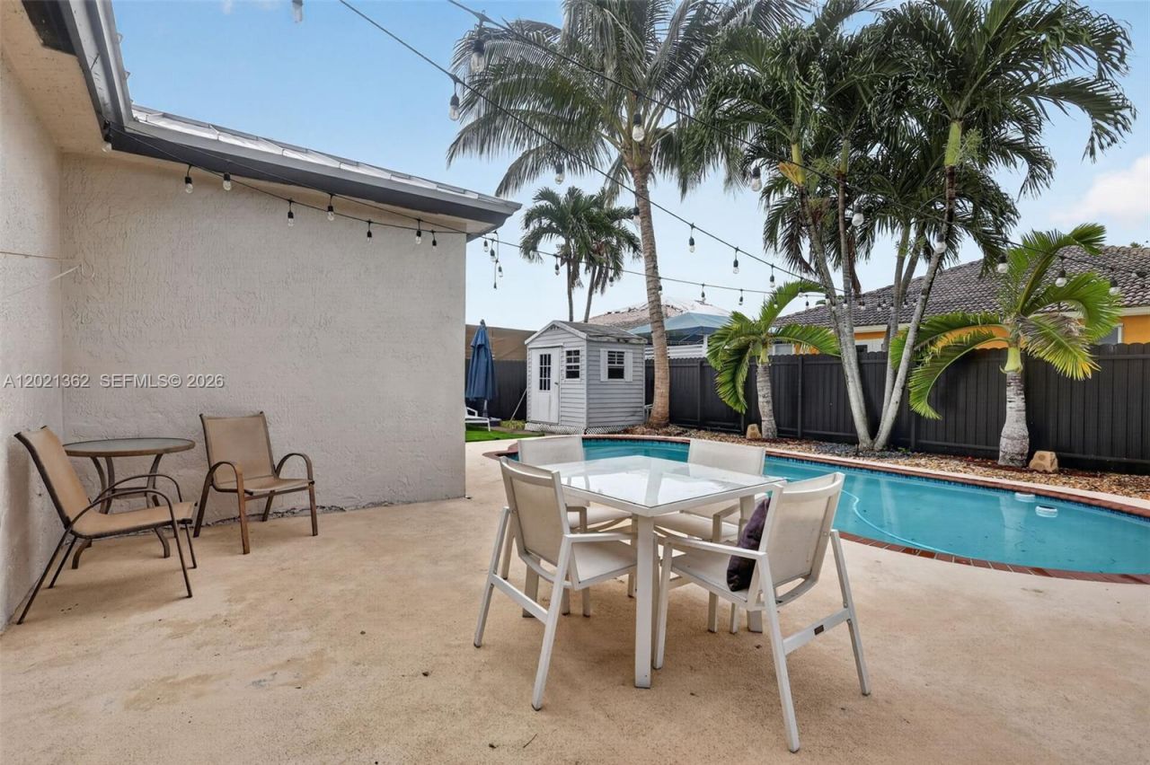8892 NW 167th St, Miami Lakes, FL 33018 Photo