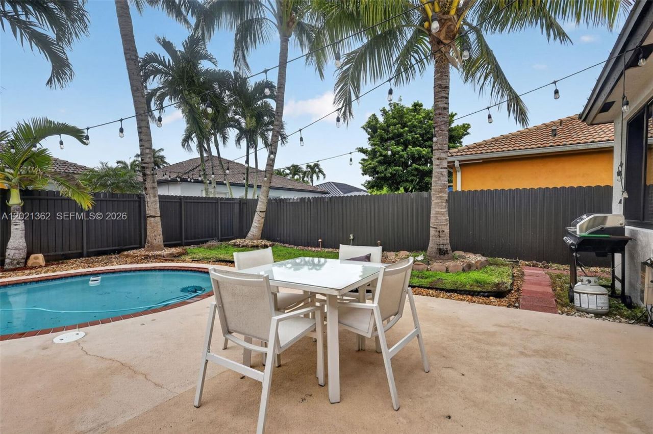 8892 NW 167th St, Miami Lakes, FL 33018 Photo