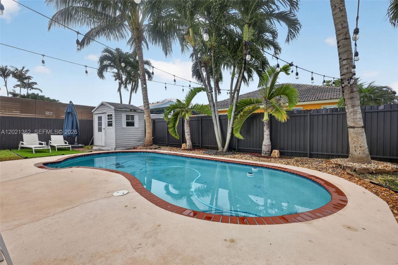8892 NW 167th St, Miami Lakes, FL 33018 Photo
