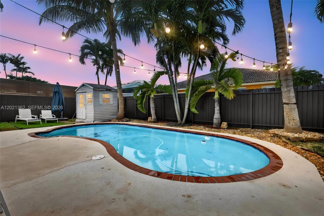 8892 NW 167th St, Miami Lakes, FL 33018 Photo