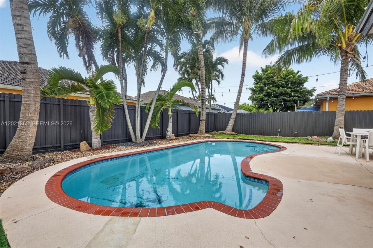 8892 NW 167th St, Miami Lakes, FL 33018 Photo