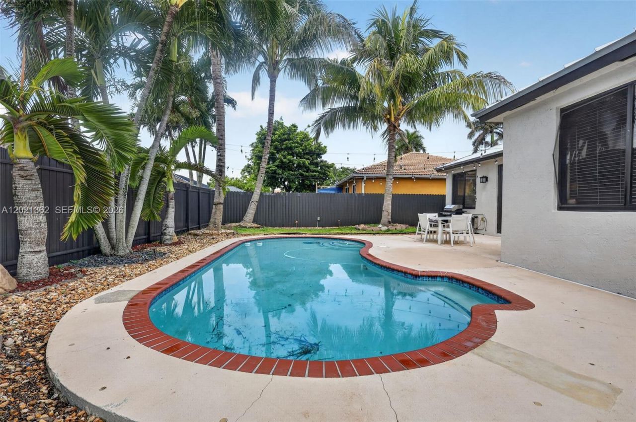 8892 NW 167th St, Miami Lakes, FL 33018 Photo