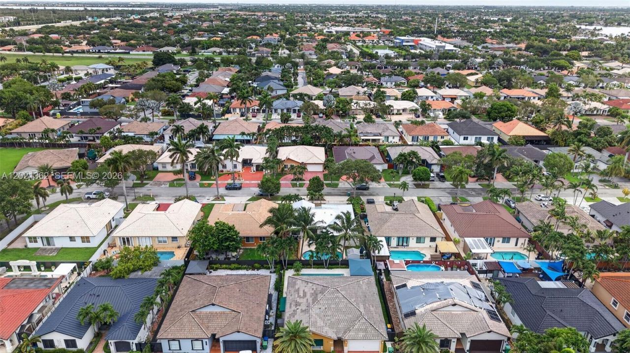 8892 NW 167th St, Miami Lakes, FL 33018 Photo
