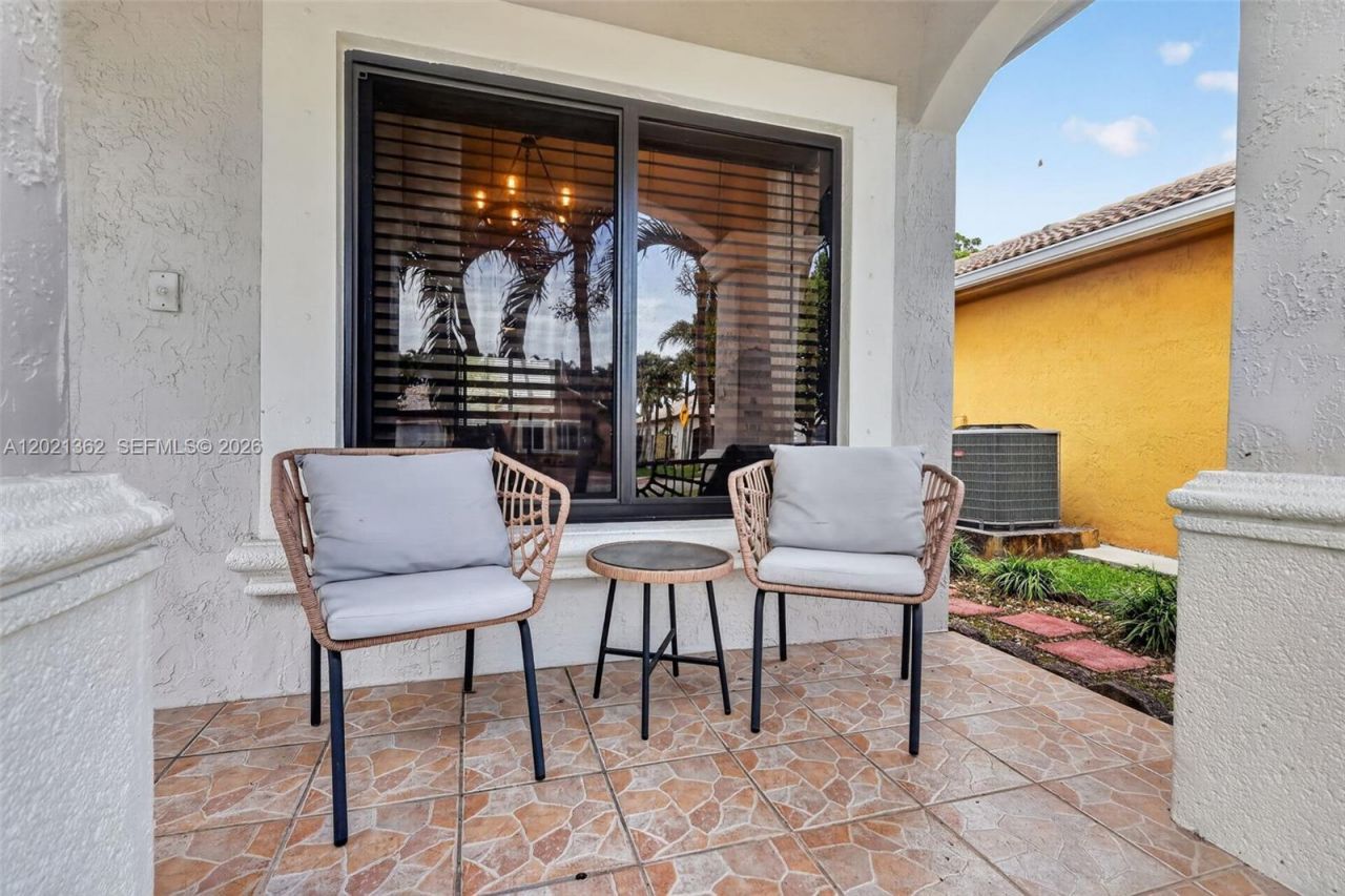 8892 NW 167th St, Miami Lakes, FL 33018 Photo