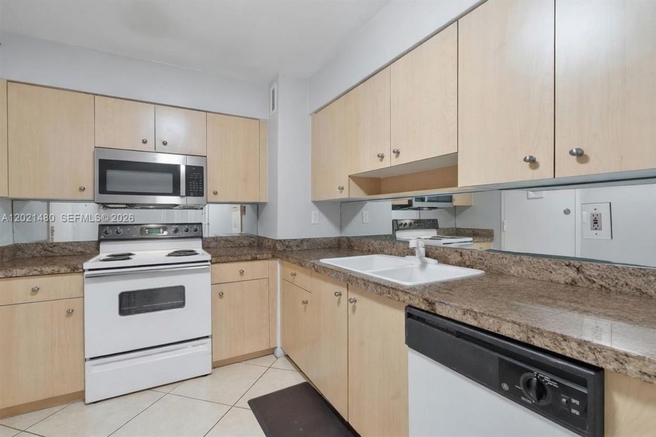9195 Collins Ave, Unit 309, Surfside, FL 33154 Photo