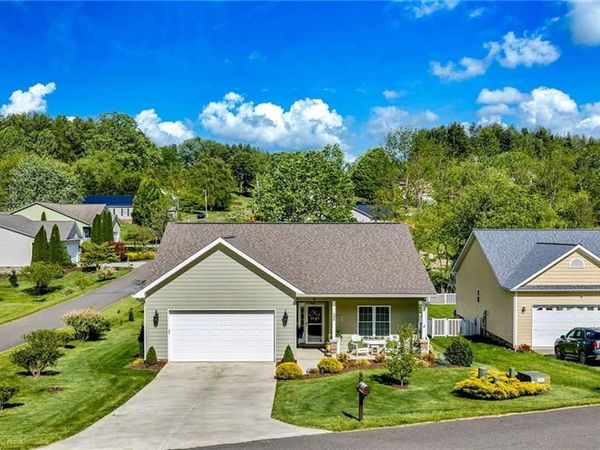 209 W Evergreen Street , West Jefferson, NC 28694
