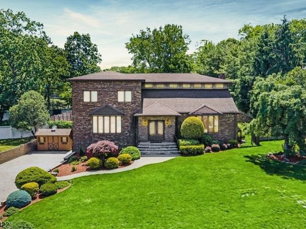 31 Forest Hills Way, Cedar Grove, NJ 07009