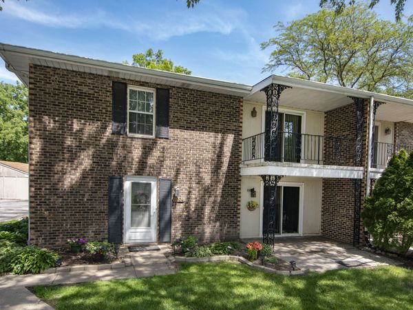 1904 Burgundy Street , Schererville, IN 46375
