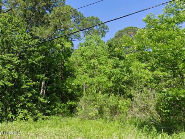S 16th Street, Ocean Springs, MS 39564