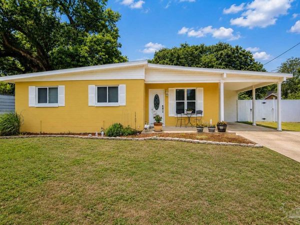 12 Huntington Dr, Pensacola, FL 32506