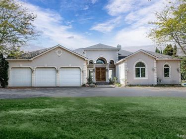 68373 Lake Angela Pointe, Richmond, MI 48062