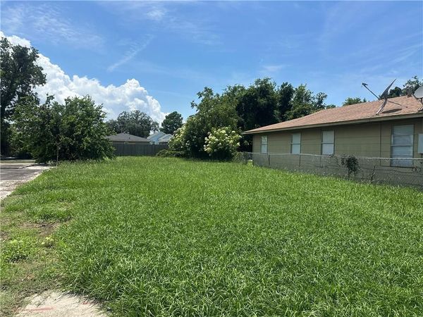 7536 FOREST GLEN Road, New Orleans, LA 70125