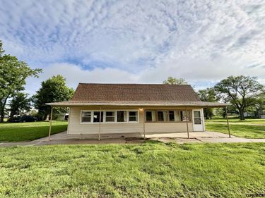Sumner & East Avenue, Western, NE 68464