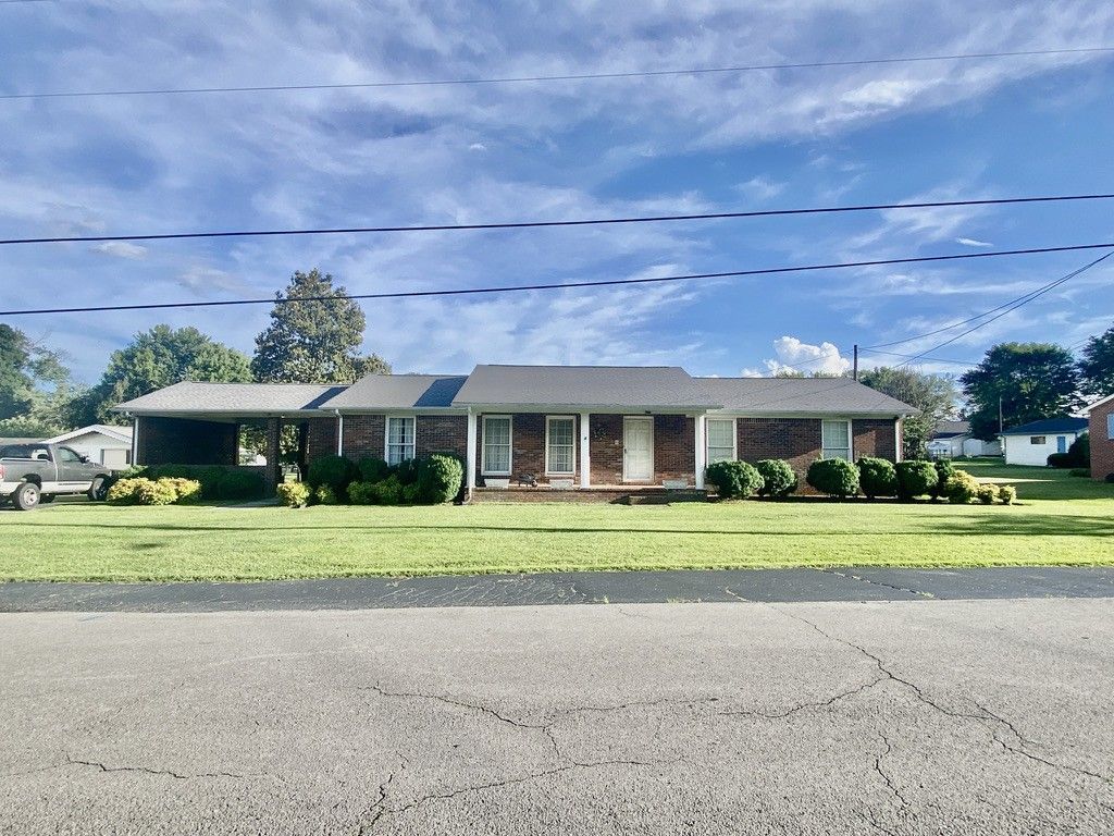 615 Cill St , Smithville, TN 37166 Main Photo