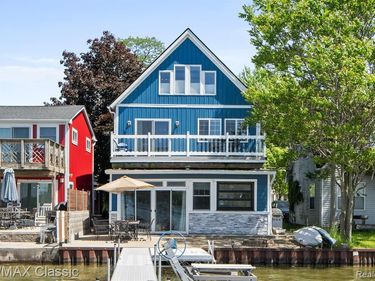 11478 E Shore Drive, Green Oak Twp, MI 48189