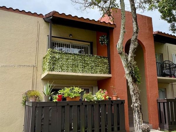 10834 N Kendall Dr , Unit X16, Miami, FL 33176