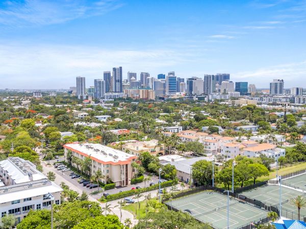 615 NE 12th Avenue, Unit 312, Fort Lauderdale, FL 33304