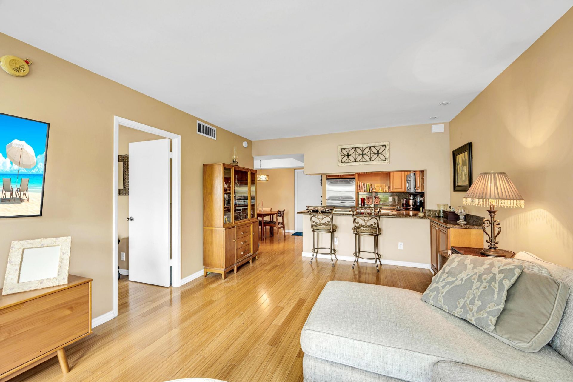 615 NE 12th Avenue, Unit 312, Fort Lauderdale, FL 33304 Photo