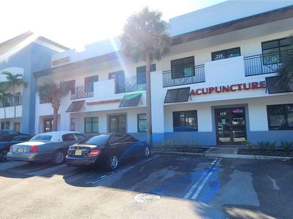 9100 Belvedere Road, Unit 213, Royal Palm Beach, FL 33411