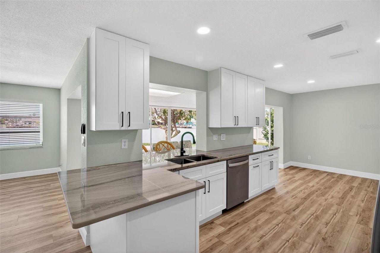 7957 10th Avenue S, Saint Petersburg, FL 33707 Photo