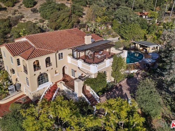 2856 Glendower Avenue, Los Angeles, CA 90027