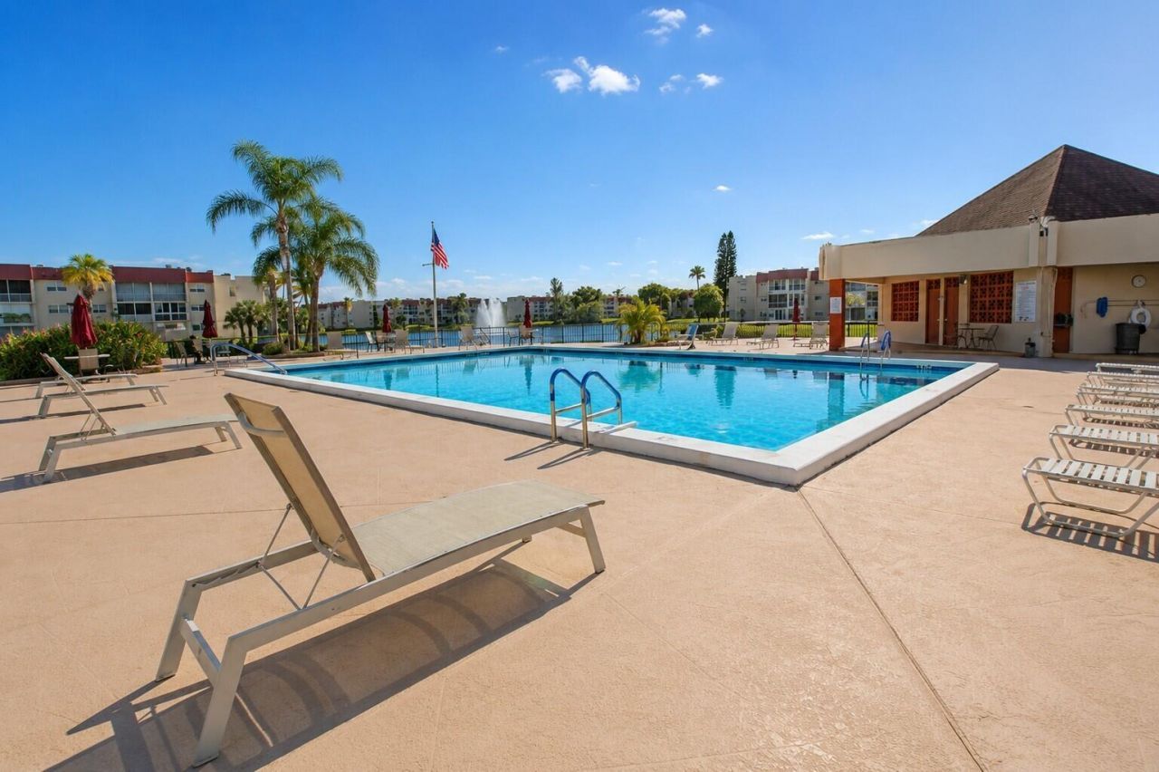 2750 W Sunrise Lakes Drive W, Unit 112, Sunrise, FL 33322 Photo