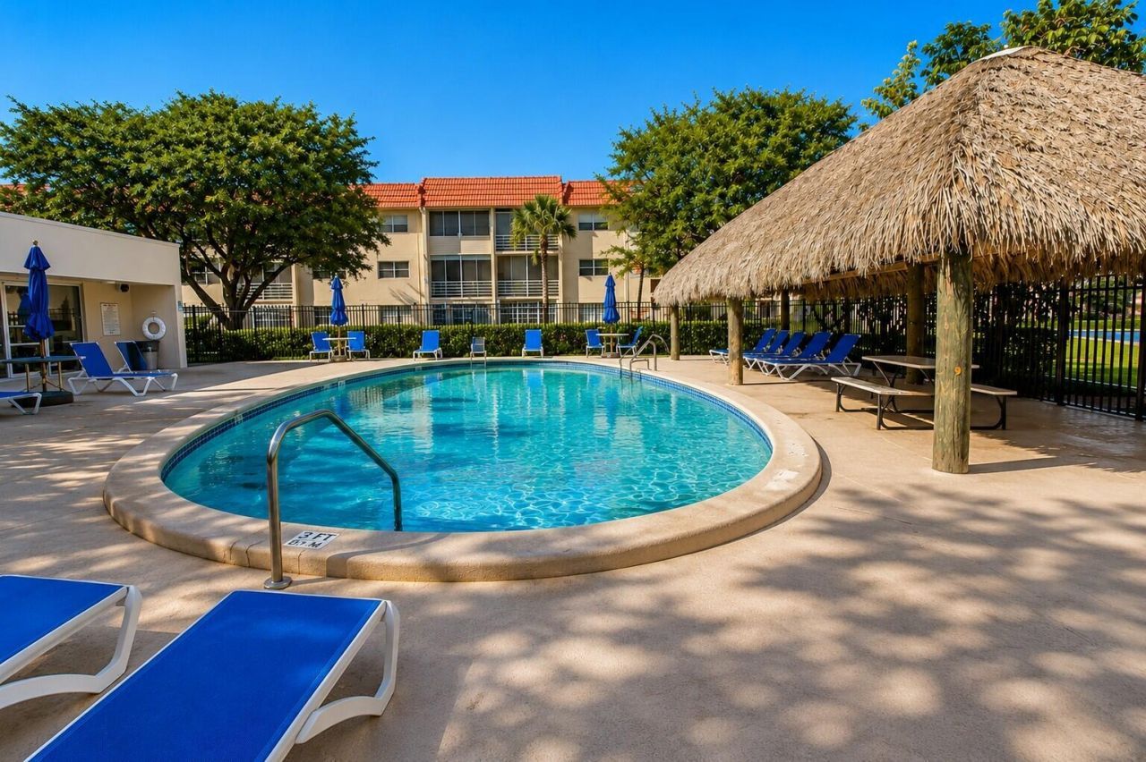 2750 W Sunrise Lakes Drive W, Unit 112, Sunrise, FL 33322 Photo