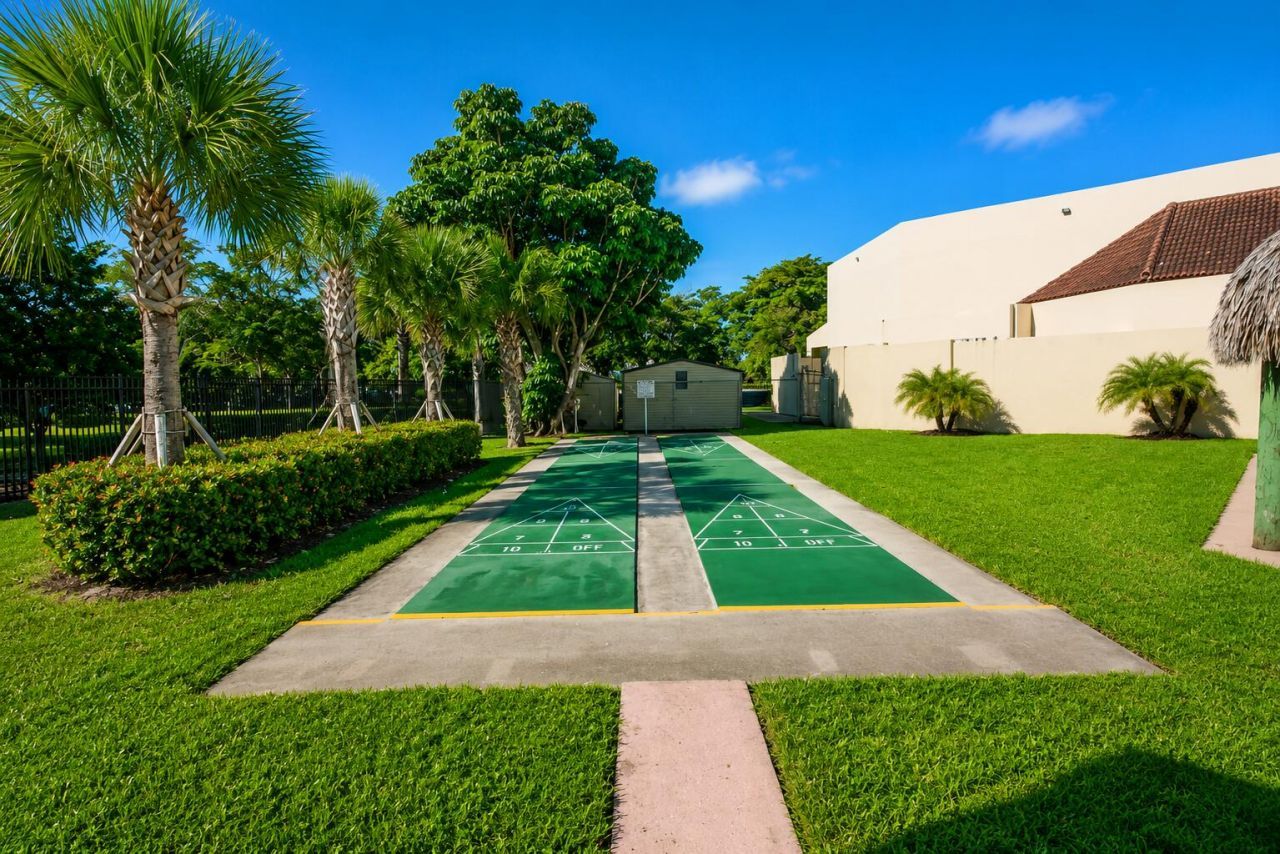 2750 W Sunrise Lakes Drive W, Unit 112, Sunrise, FL 33322 Photo