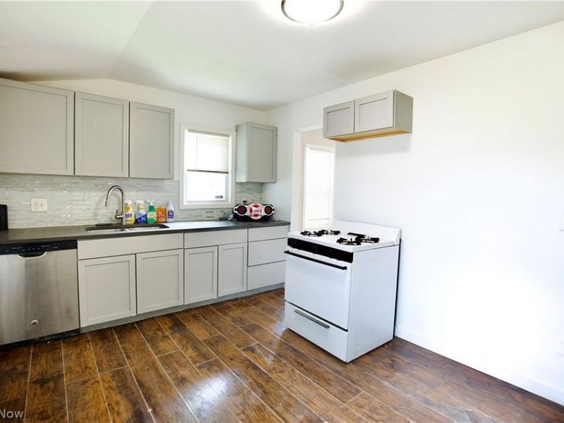 3097 W 106th Street , Cleveland, OH 44111 Photo 10