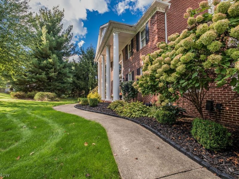 5636 Gray Fox Drive NW, Canton, OH 44718 Photo 2