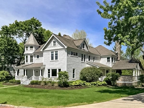 63 E Summit Street , Chagrin Falls, OH 44022